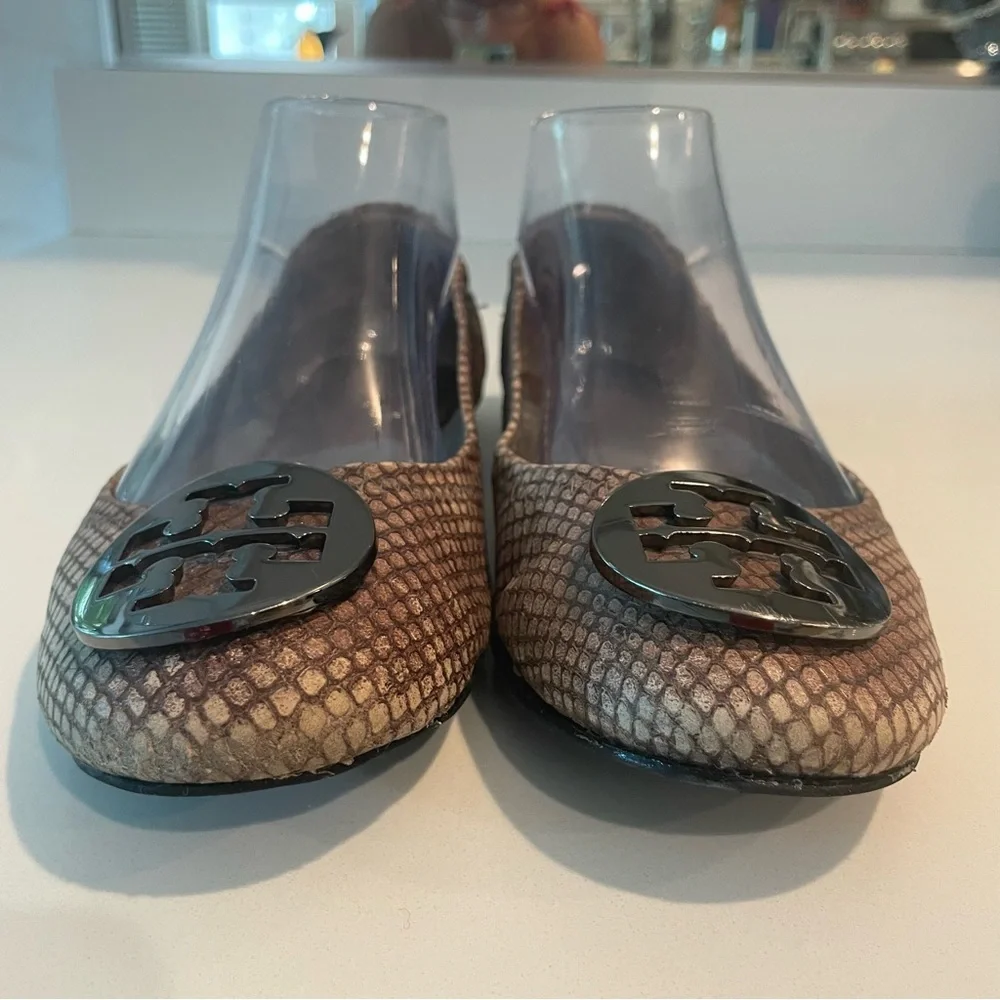 TORY BURCH Brown Tan Ballet Flats! Snake Pattern. Rubber Logo Soles! Silver 7.5
